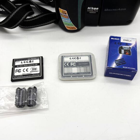Nikon Coolpix 4500 Digital Camera Case 2 Batteries 4.0MP Accessories 4X Zoom - Picture 2 of 11